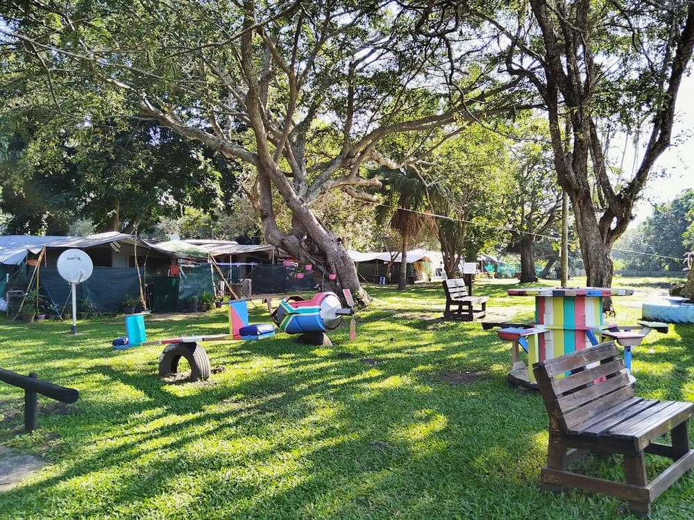 Umtentweni Caravan Park: Shaded camping sites